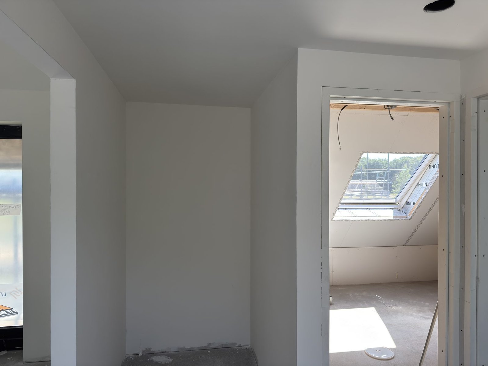Doorkijk dakraam afgewerkt door Skyline Afbouw in Holten (Afwerkingsklasse A)